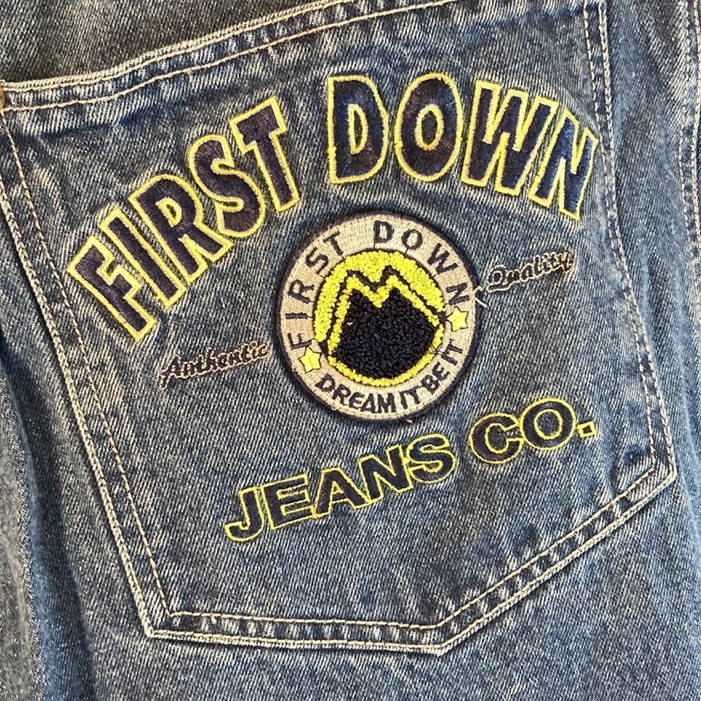Vintage 90’s First Down Jean Shorts. 34” waist. 13.5” inseam. Box L‎